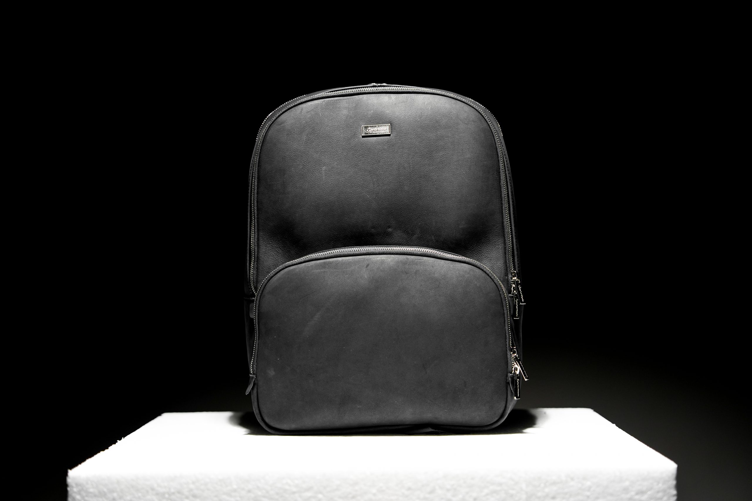 TaylorMade Signature Backpack – Tuyệt Tác Từ Da Lộn Nappa Cao Cấp