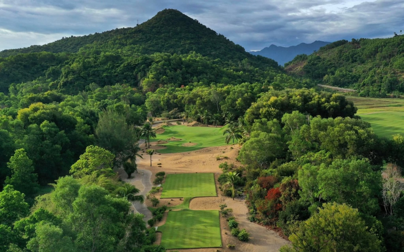 Sân Laguna Golf Lăng Cô (3)