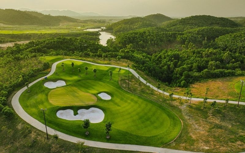 Sân golf Văn Lang Empire (6)