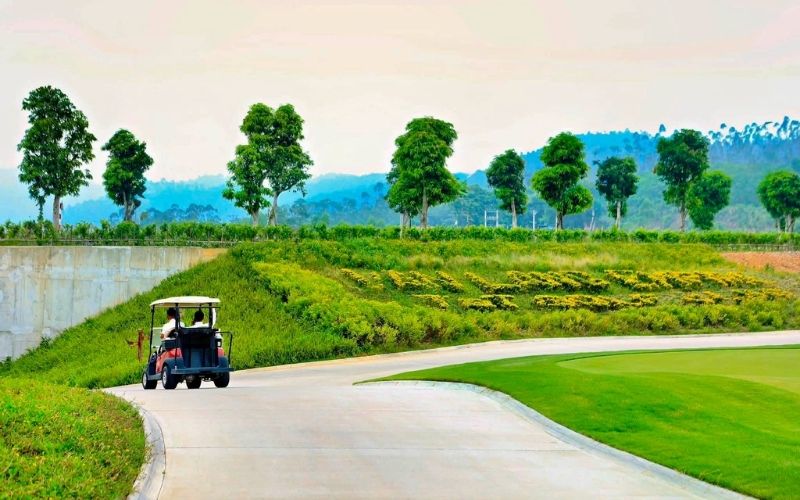 Sân golf Văn Lang Empire