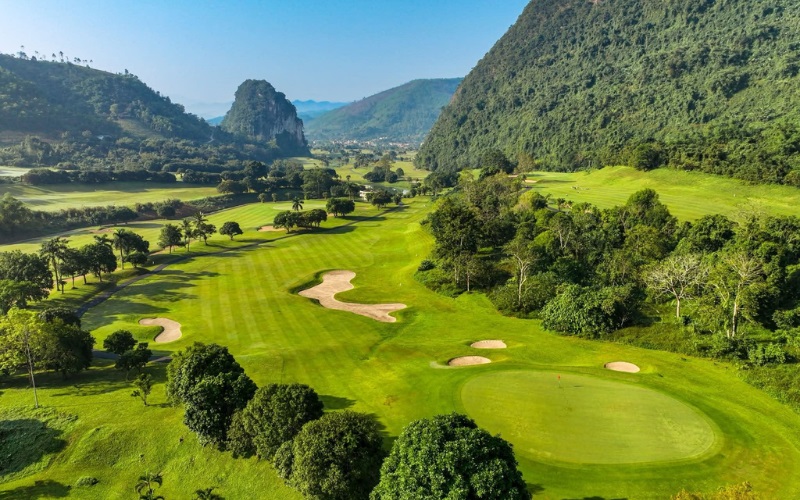 Diện tích sân golf Phượng Hoàng rộng bao nhiêu?