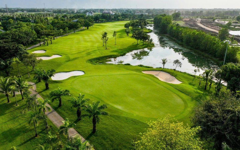 Sân golf West Lakes Golf & Villas 18 hố | Bảng giá và tiện ích