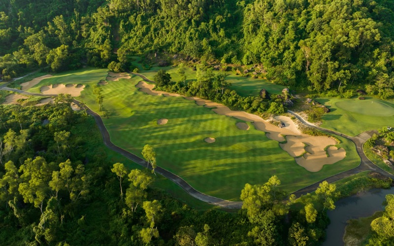 Sân Laguna Golf Lăng Cô 18 lỗ: Tuyệt tác của Sir Nick Faldo