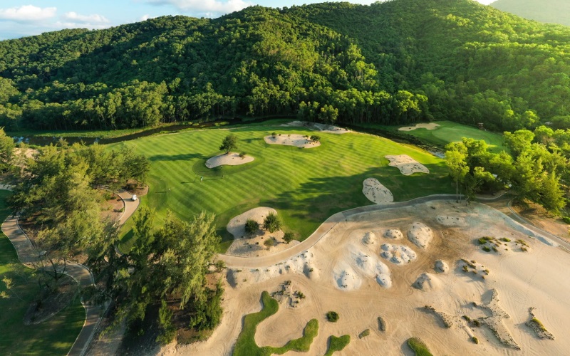 Sân Laguna Golf Lăng Cô 18 lỗ: Tuyệt tác của Sir Nick Faldo